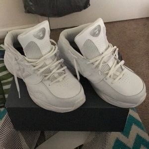 new balance size 11 4e